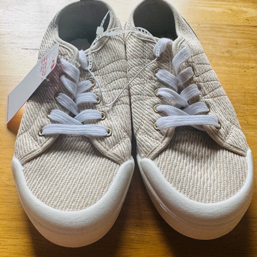 Roxy Cream Sneakers with White Laces